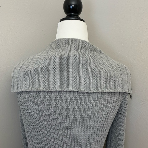 DAISY FUENTES | Grey Button Down Knitted Cardigan - Picture 6 of 9